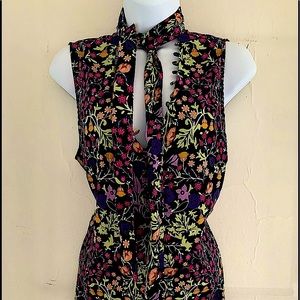 Sleeveless blouse sooo pretty!